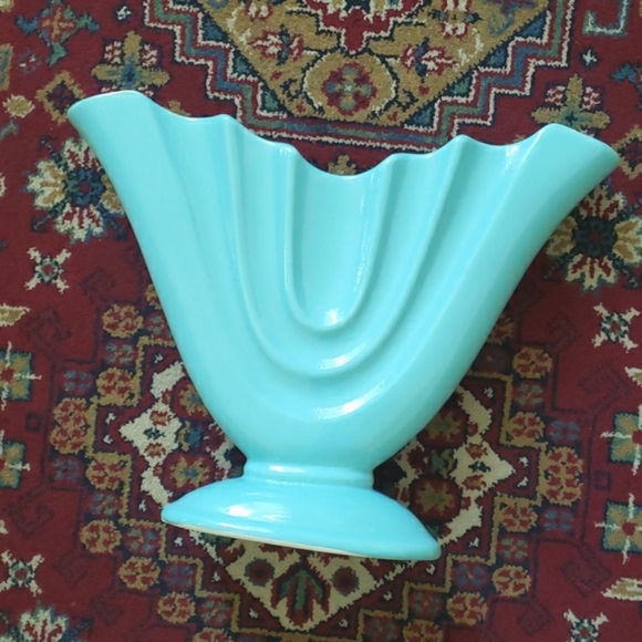 ❤ VINTAGE | Mid-Century Camark Pottery Gladiolus Vase - Mint Aqua Sea Foam Green